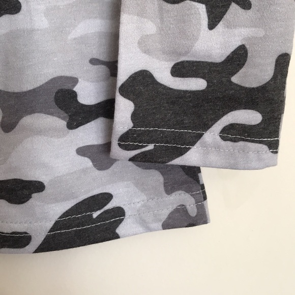 New Balance Boys Long Sleeve Tee, Camo Gray. - Picture 4 of 7